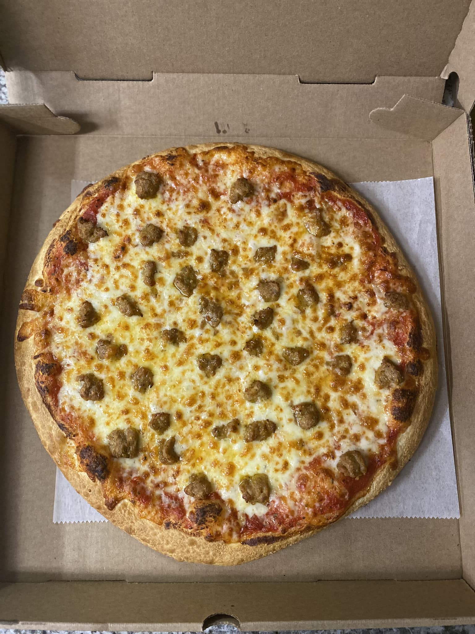 Italian pizza with tomato sauce